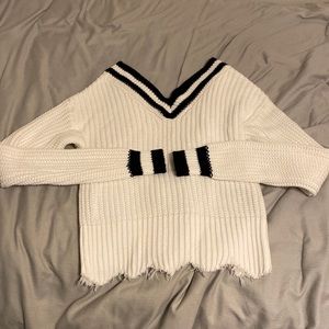 Francesa’s White V-Neck Sweater